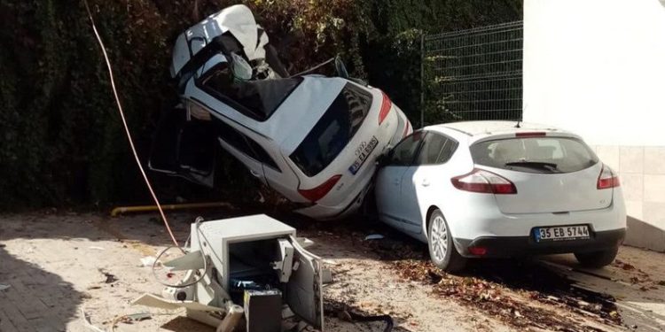 İzmir’de freni patlayan kamyon dehşeti