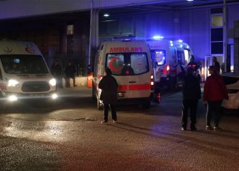 50’den fazla işçi yemekten zehirlendi