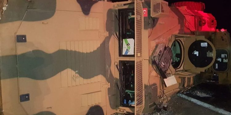 Askeri araç devrildi: 7 yaralı