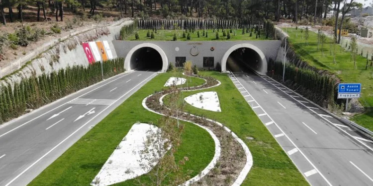 Assos ve Troya tünelleri açıldı