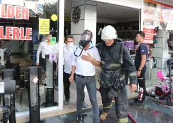 5 katlı AVM’de yangın paniği