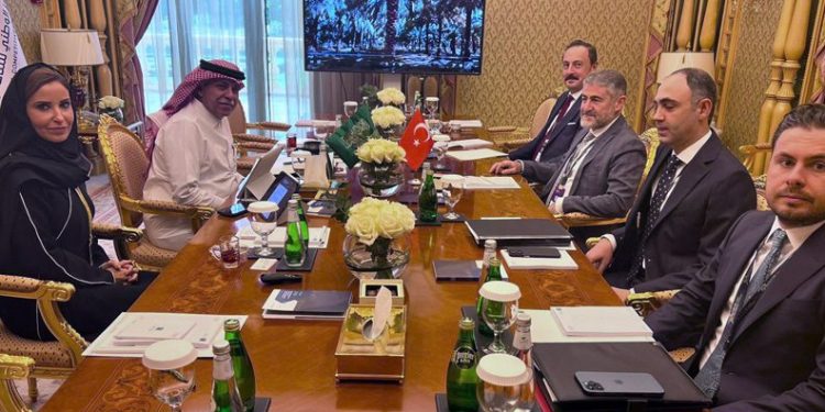 Nebati: “Yatırımcıların Türkiye ilgisi bizi memnun etti”