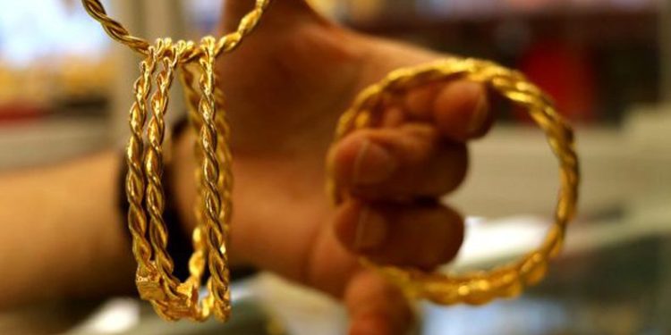 Korkunç cinayet! Boğazını kesip bileziklerini çaldılar