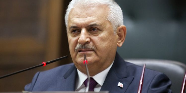 Binali Yıldırım trafik kazası geçirdi