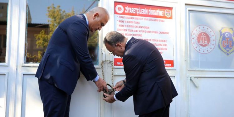 Diyarbakır Cezaevi’ne kilit vuruldu