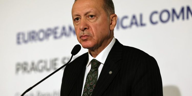 Erdoğan’dan Prag’da önemli mesajlar