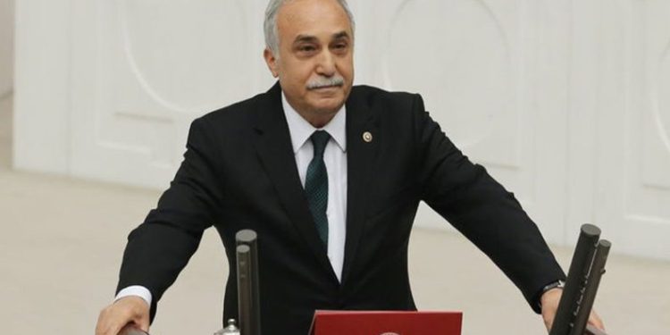 Milletvekilliği ve AK Parti’den istifa etti