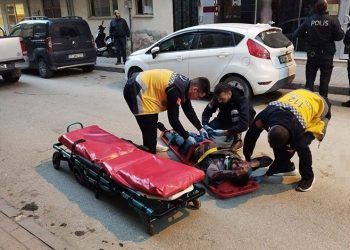 Bursa’da bir şahıs kanlar içinde yolda bulundu