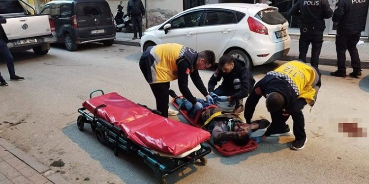 Bursa’da bir şahıs kanlar içinde yolda bulundu