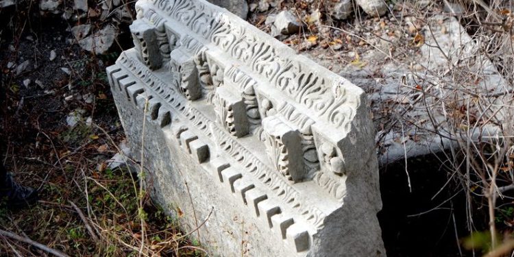 Bursa’daki antik kentin tapınağı gün yüzüne çıkarılıyor