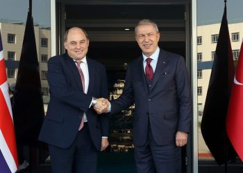 Bakan Akar İngiliz mevkidaşını ağırladı