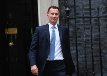 İngiltere’de vergi indirimi paketi iptal edildi