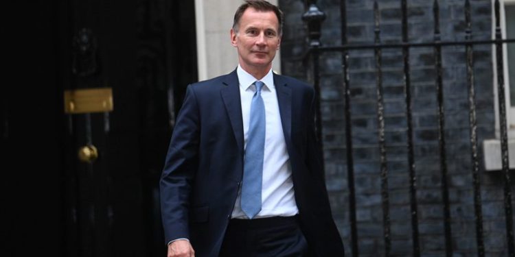 İngiltere’de vergi indirimi paketi iptal edildi