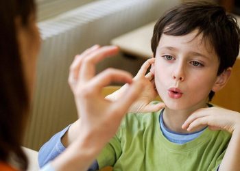 “Kekeme çocuğunuzu konuşurken düzeltmeyin”