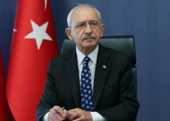 Rize’de seyir halindeki otomobil alev aldı