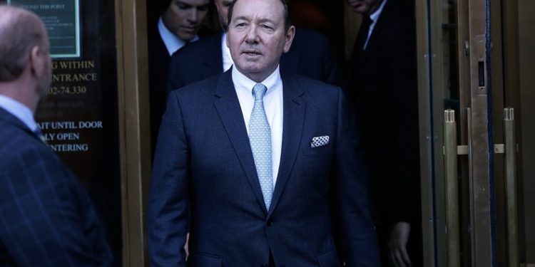 Kevin Spacey hakkındaki cinsel taciz davası düştü