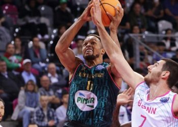 Pınar Karşıyaka ilk yenilgisini aldı