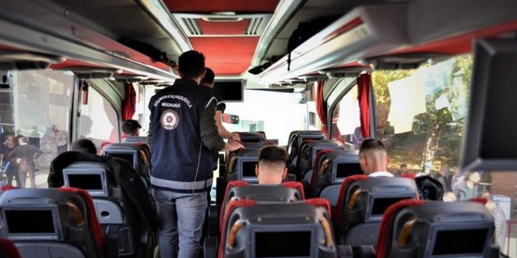 Huzur uygulamasında çok sayıda kişi yakalandı