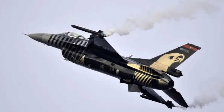 SOLOTÜRK, Bursa’da gösteri uçuşu yaptı