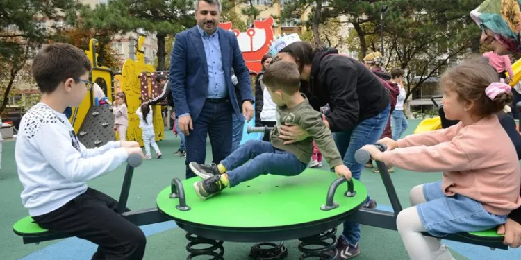 Bursa Yıldırım’ın sokaklarında şenlik var