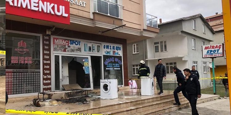 Kaçırdığı kızın yakınları tarafından yakılmak istendi