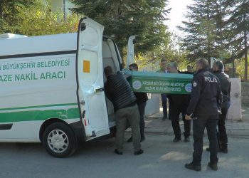 Evde yaşlı çiftin cesedi bulundu