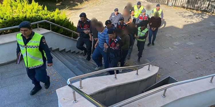 Suçüstü yakalandılar