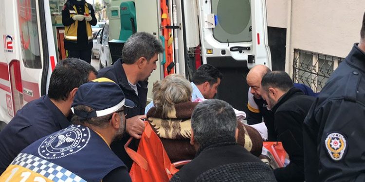 Kendini ateşe verdi, komşuları kurtardı