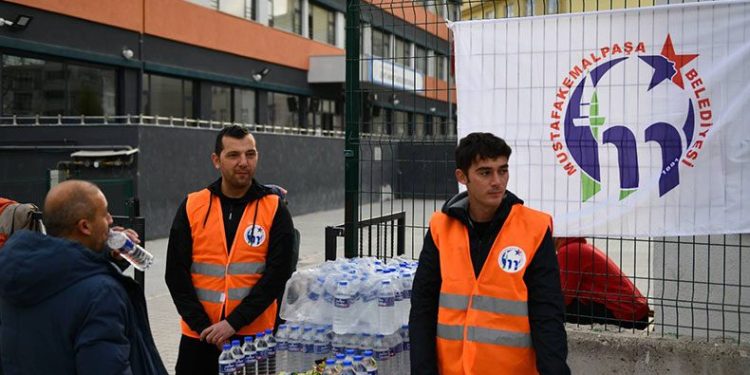 KPPS’ye girenlerin heyecanına ortak oldu