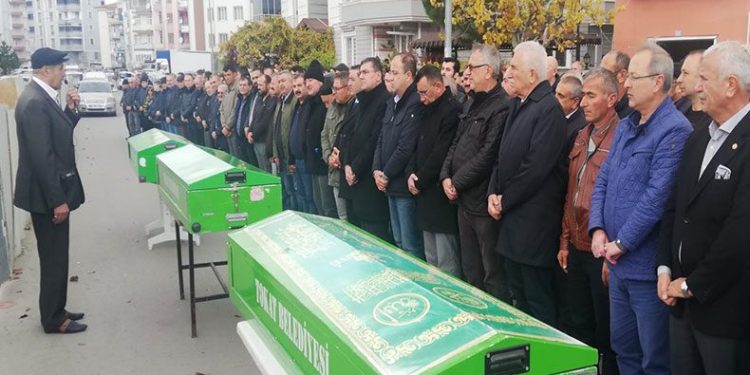 Ölü bulunan 3 kişi toprağa verildi