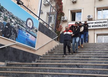 Ölen kardeşlerin evine hırsız girdi