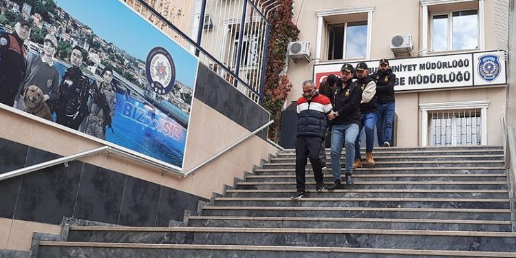 Ölen kardeşlerin evine hırsız girdi