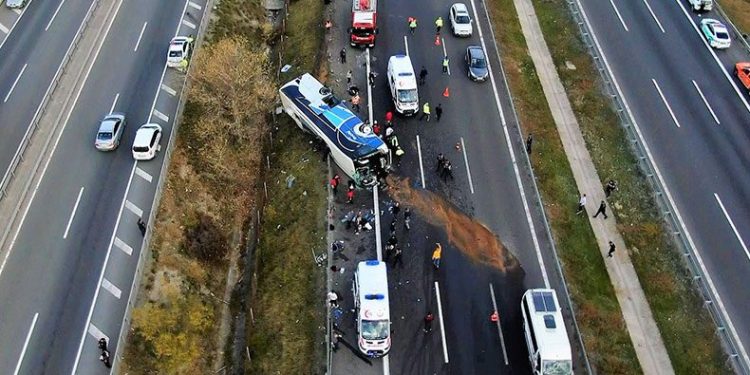 Bolu’da feci kaza: 3 ölü, 16 yaralı