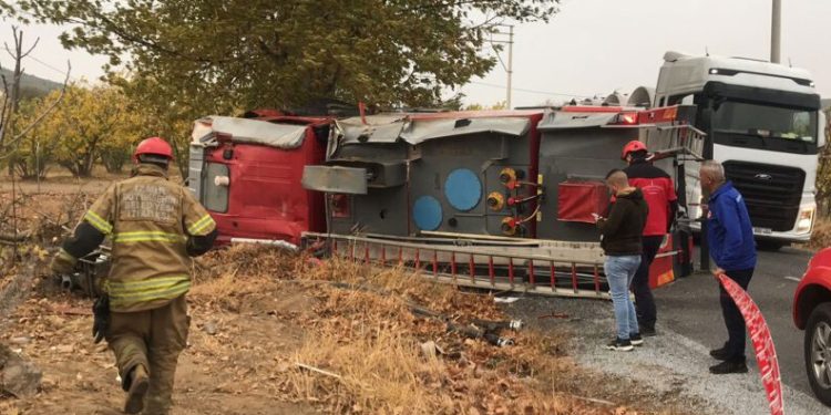 Yangına giderken kaza yaptılar