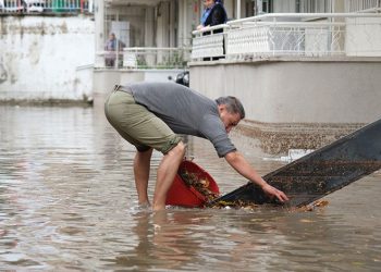 Şiddetli yağış hayatı olumsuz etkiledi