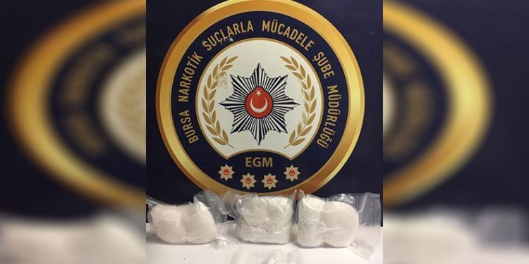 Bursa’da otomobilde uyuşturucu madde ele geçirildi