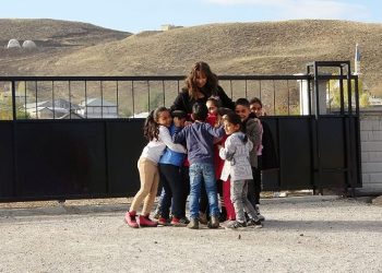Bursa’lı öğretmen öğrencilerinin gönlüne dokunuyor