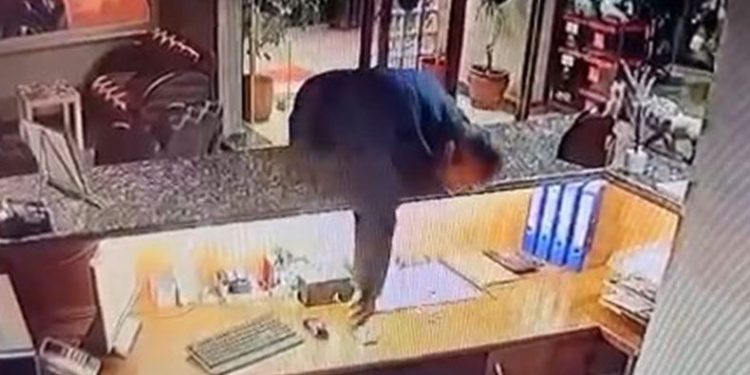 Bursa’da zıplayarak telefon çaldı