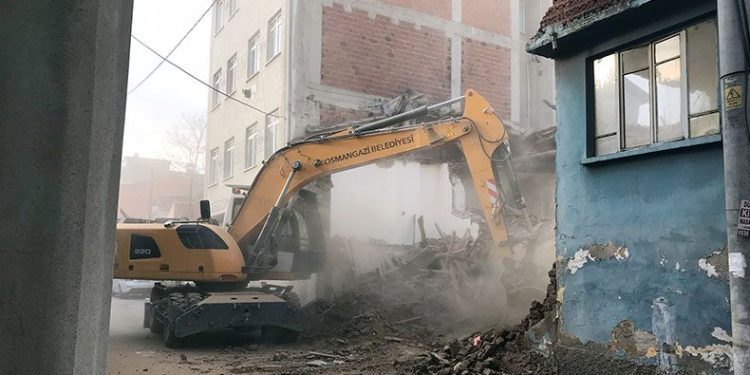 Osmangazi’de 86 metruk bina yıkıldı