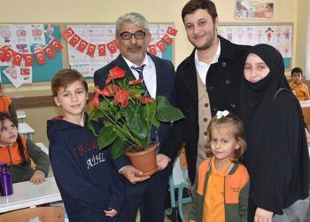 4 kardeşten öğretmenlerine sürpriz ziyaret