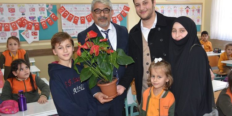 4 kardeşten öğretmenlerine sürpriz ziyaret