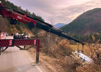 Öğrencileri taşıyan minibüs devrildi