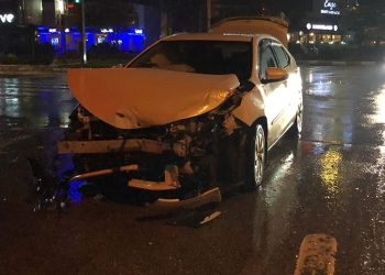 Elazığ’da otomobil ile minibüs çarpıştı