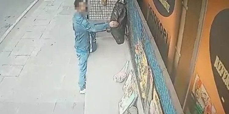 Önce inceledi daha sonra çalıp götürdü