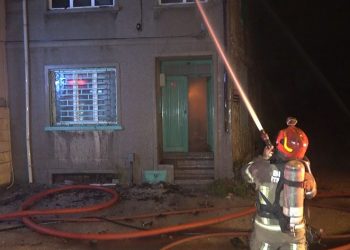 Bursa’da 3 katlı müstakil ev alev alev yandı