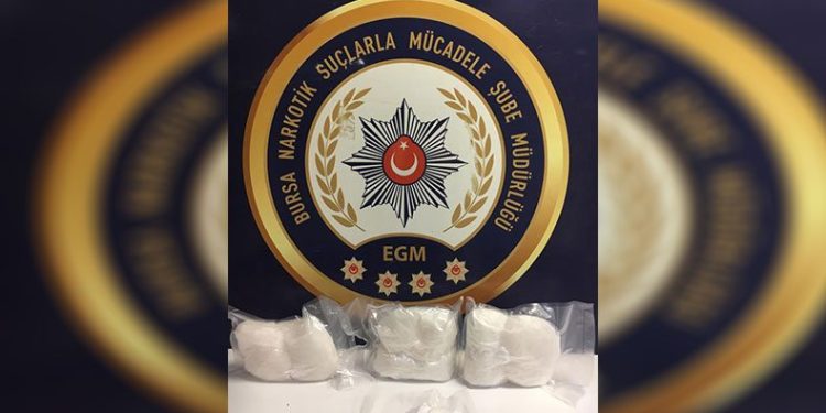 Oto farına gizlenmiş uyuşturucu ele geçirildi