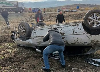 Elazığ’da otomobil takla attı