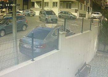 Aracı gündüz vakti çaldılar