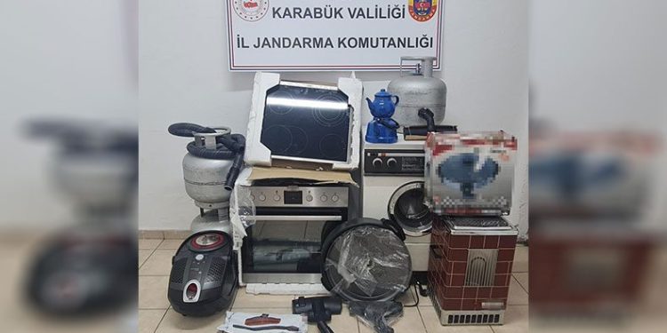 Hırsızlıktan yakalanan 3 kişi tutuklandı