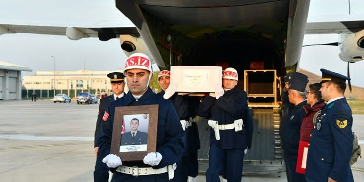 Şehidin naaşı Merzifon Havalimanı’nda karşılandı